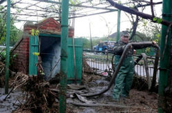 В Одесской области из-за ливней вода прорвала дамбу и подтопило село