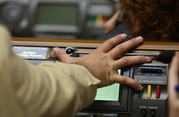 В парламенте не хватило голосов, чтобы подготовить "выездные" законопроекты
