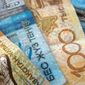 Курс тенге снижается к евро, швейцарскому франку и канадскому доллару