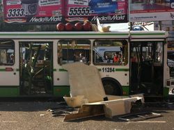 Взрыв газового баллона разворотил автобус в Москве, есть пострадавшие