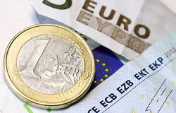 Движение курса евро в неопределенности перед саммитом ЕС