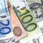 Как изменился курс гривны к доллару и евро на наличном рынке Украины?