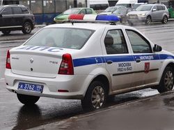 В Москве полицейская машина сбила девушку