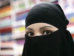 Во Франции присудили первые штрафы за ношение никаба