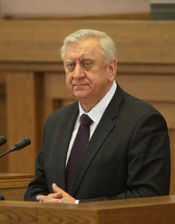 Мясникович предлагает Казахстану купить у Беларуси госдолю «МТС»