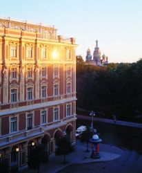 Правительство Москвы продаст "доли города" в гостиницах и офисах
