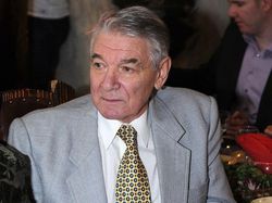 Белявскому помогали