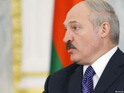 Лукашенко обещает зарплату в 500 долларов