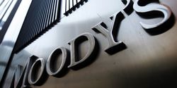 Moody 's понизило оценку Словении