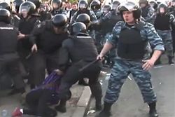 избиение «беременной женщины»