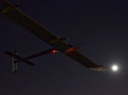 Самолет на солнечных батареях 