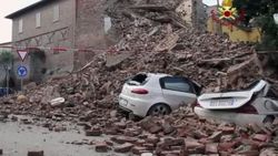 Землетрясения разрушили 305 церквей