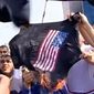 Мусульман из-под дипмиссии США выкурили слезоточивым газом