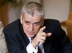 Глава Роспотребнадзора советует переходить на молоко и соки