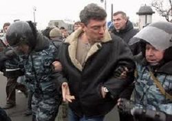 За митинг в Москве опять задержали Немцова и Лимонова - Новости мира на 1+1 - ТСН.ua