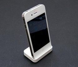 Начались продажи белого iPhone 4?