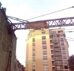 Из-за чего рухнул строительный кран в Киеве?