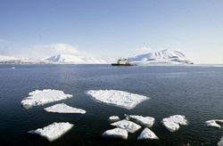 Спасая горящий корабль в Беринговом море погиб старпом
