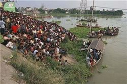 В водах Бангладеш переполненная лодка налетела на грузовое судно: 37 погибших
