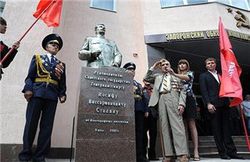 В Украине хотят запретить памятники Сталину