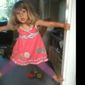 3-летняя девочка, легко поднимающаяся по дверному проему, стала звездой YouTube