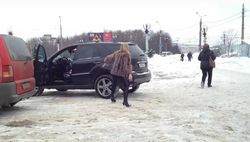 Одноклассники.ру о наглой бизнесвумен, угрожающей жертве ДТП расстрелом