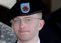 Информатор WikiLeaks признался в половине обвинений