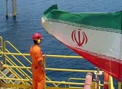 Иран экспортирует нефть