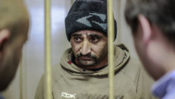 Дворник-узбек, избивший московского школьника, освобожден в зале суда