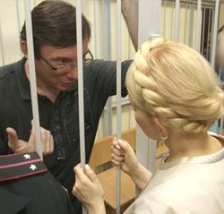 Экс-министр Юрий Луценко готовится к свиданию с Юлией Тимошенко, - СМИ
