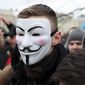 Демонстранты часто скрывают лица за масками