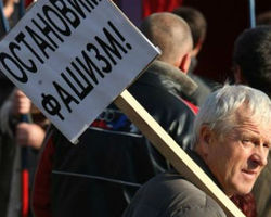 На антифашистский митинг в Киеве пришло 10 тыс. человек