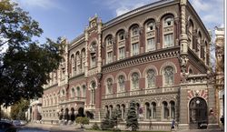 НБУ: на межбанке евро упал на 6 копеек и на этом уровне закрылся
