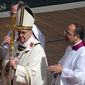 Папа римский Франциск впервые провел обряд канонизации