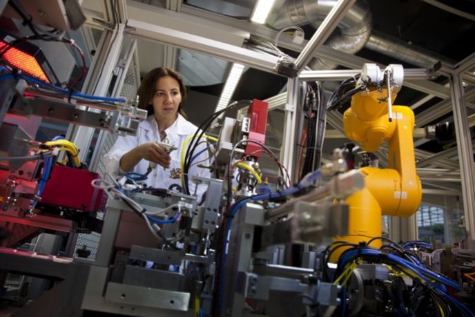 cigarete_01_scientist_female_machine_pro