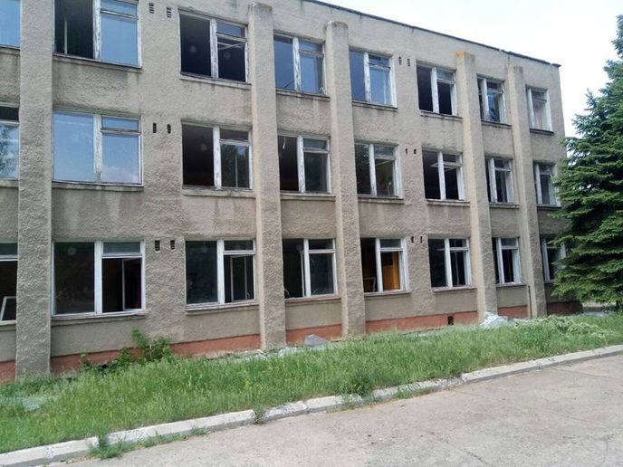 Здание школы в Светлодарске 