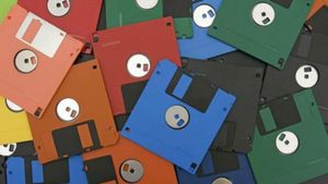 151124115144_retro_floppy_disks_624x351_