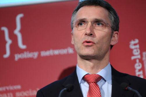 Jens_Stoltenberg_red_background.jpg