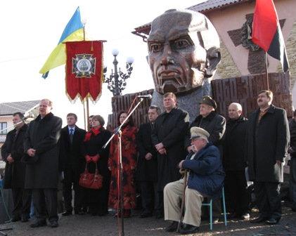 Памятник Степану Бандере