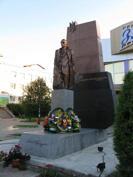 Памятник Степану Бандере