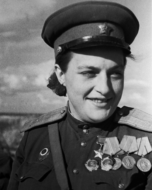 Людмила Павличенко - самая успешная женщина-снайпер в истории войн