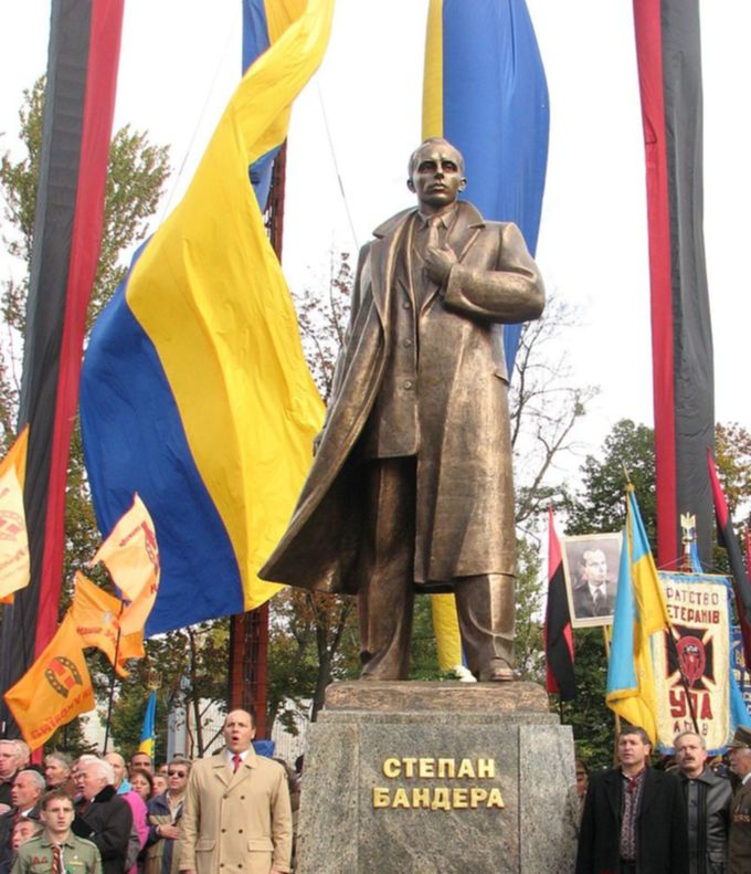 Памятник Степану Бандере
