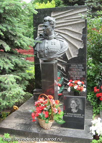 Иван Черняховский: украинец, самый молодой генерал армии и командующий ... Черняховский Памятник